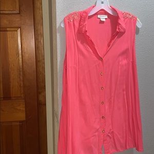 MATERNITY- Pink sleeveless  button down -Large